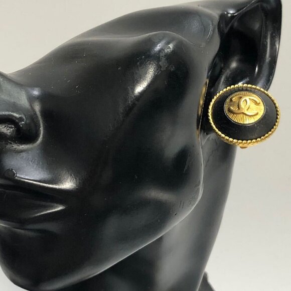 CHANEL CC Logos Black Round Clip-On Earrings Gold Tone 93A Auth D-d116 - Picture 7 of 7